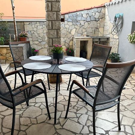 Apartment A & N With Free Private Parking Pula Exterior photo