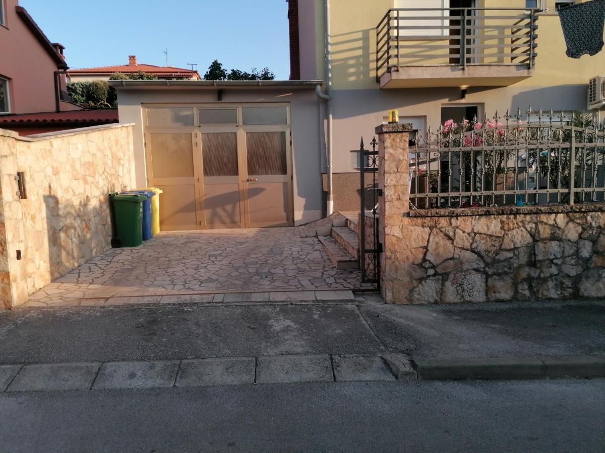 Apartment A & N With Free Private Parking Pula Exterior photo
