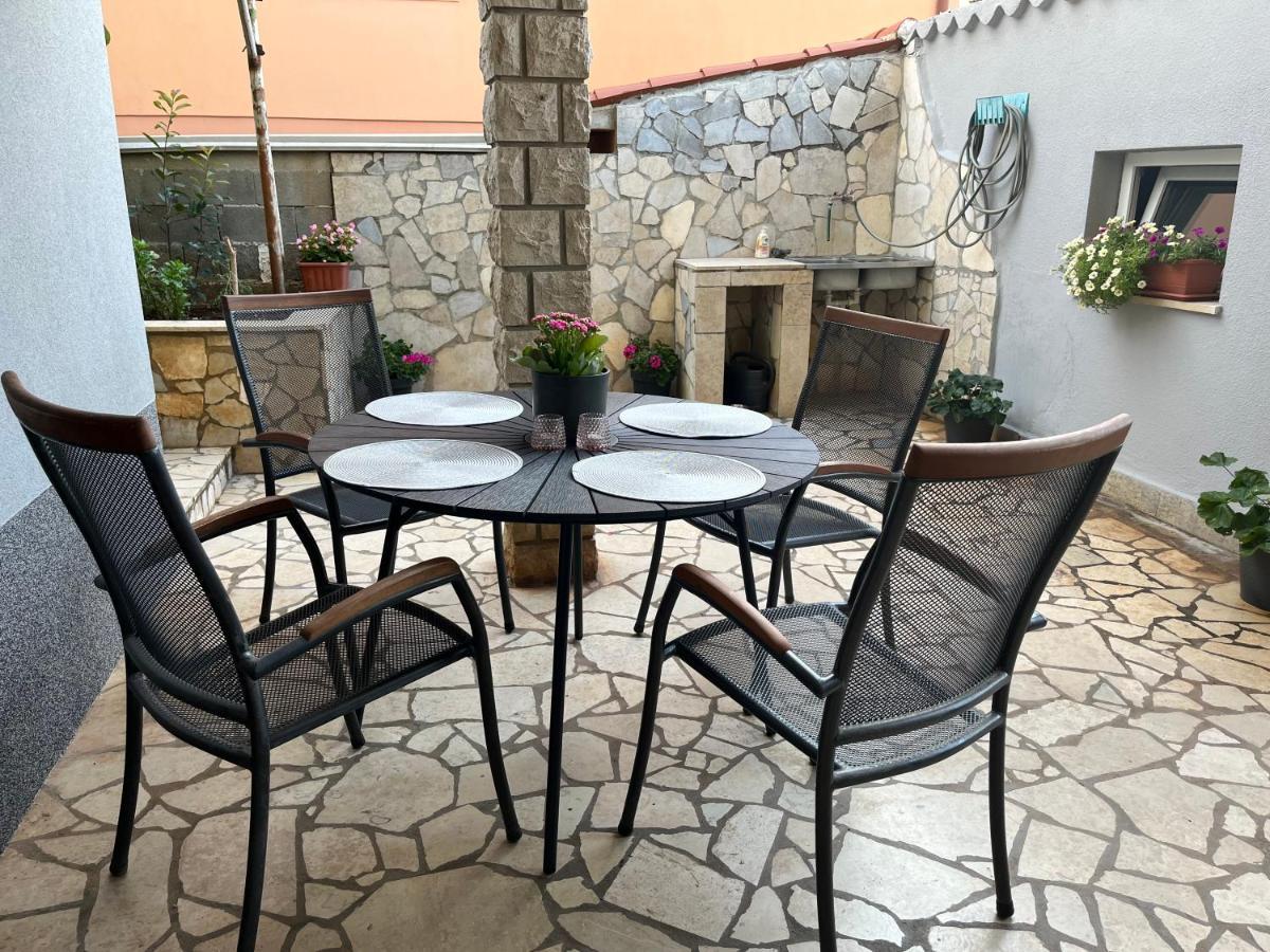 Apartment A & N With Free Private Parking Pula Exterior photo