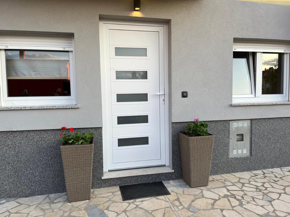 Apartment A & N With Free Private Parking Pula Exterior photo