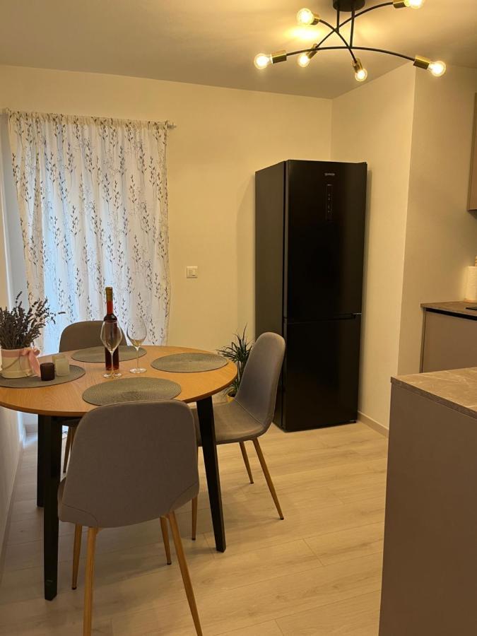 Apartment A & N With Free Private Parking Pula Exterior photo