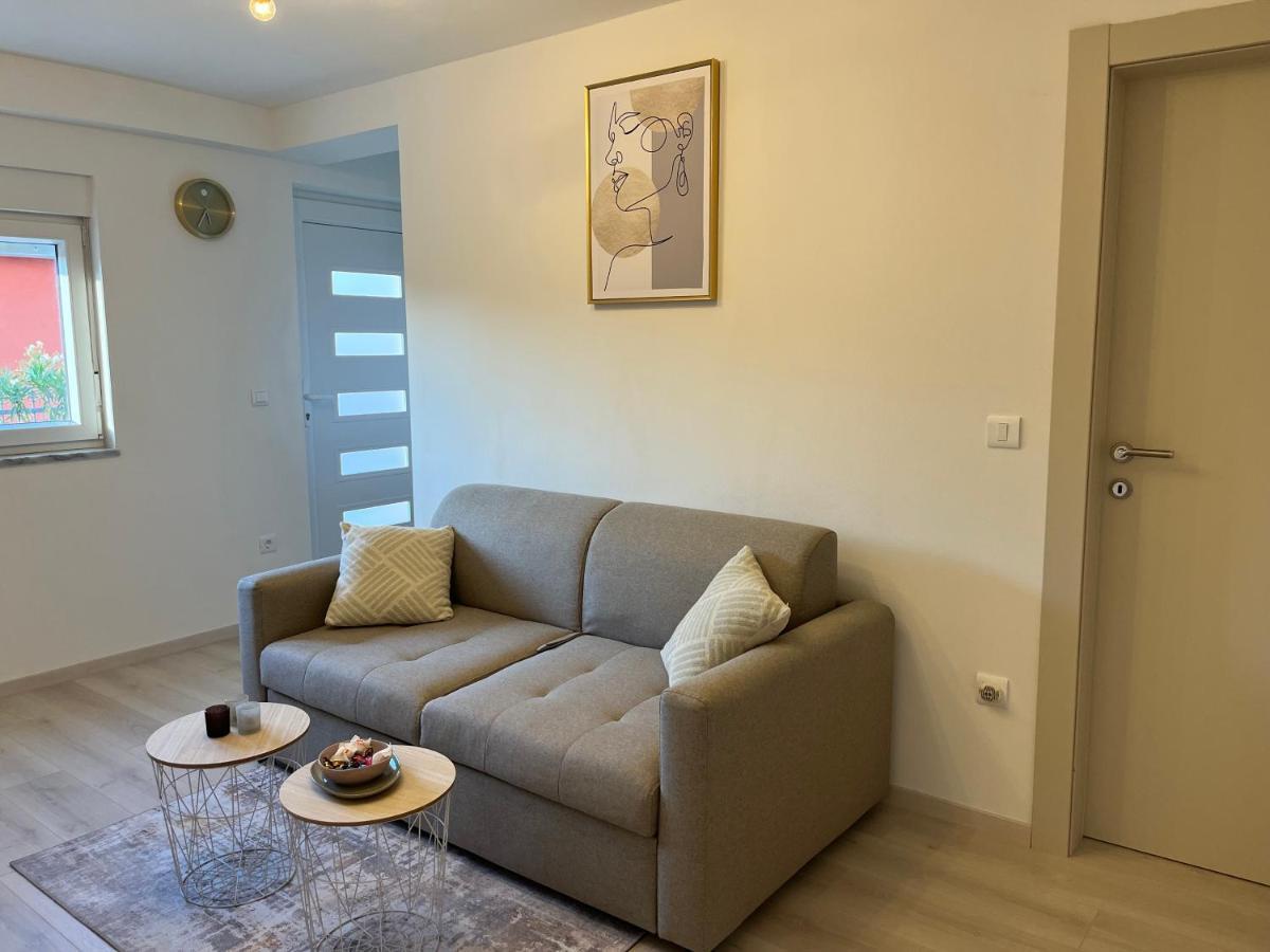 Apartment A & N With Free Private Parking Pula Exterior photo